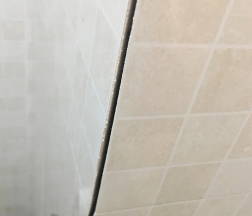卡若瓷砖空鼓维修公司分享阳台瓷砖脱落的修复过程可以分为以下几个步骤