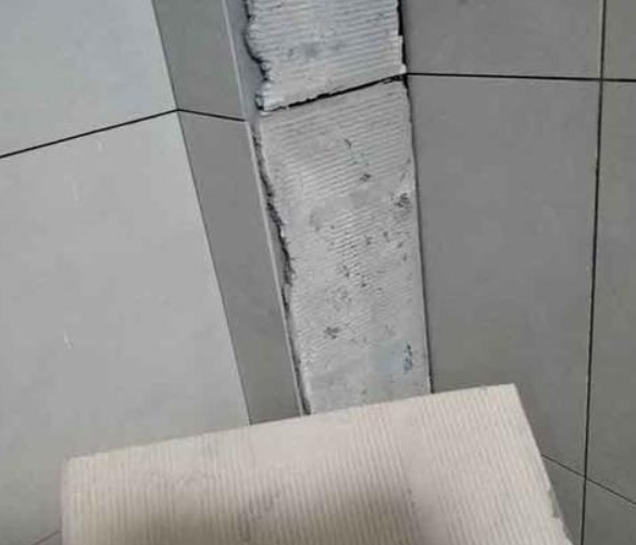 卡若瓷砖空鼓维修公司分享下厨房瓷砖脱落的补救措施。